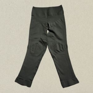 Lululemon Women's Green Cropped Athletic Leggings Size 6